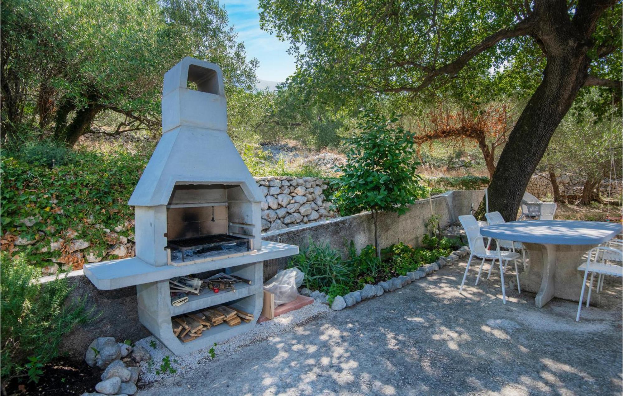 Nice Apartment In Tucepi With Wifi Exterior photo